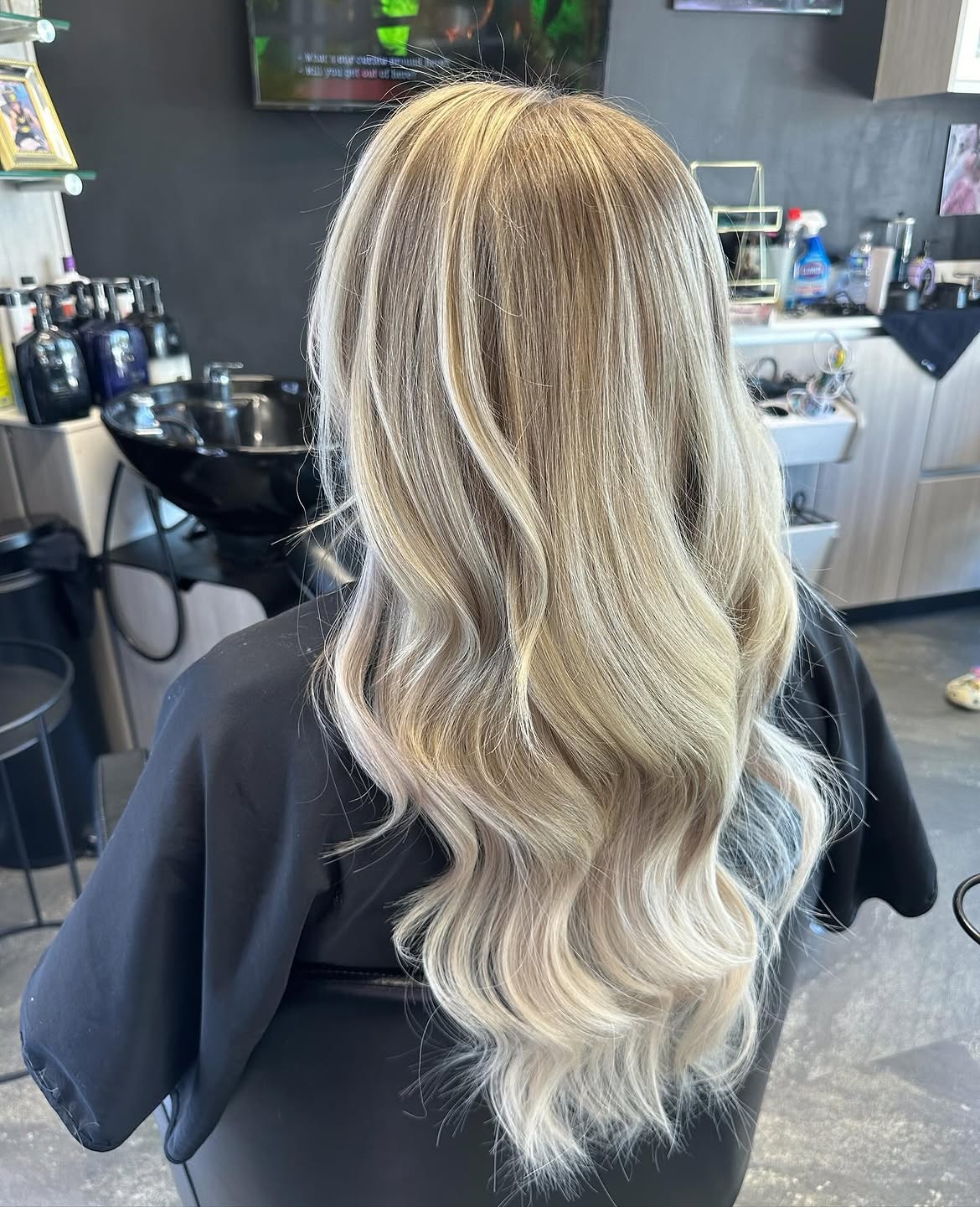 5X5 HD Lace Front Wig Rooted Ash Blonde Balayage color 180% Density 18inch-32inch