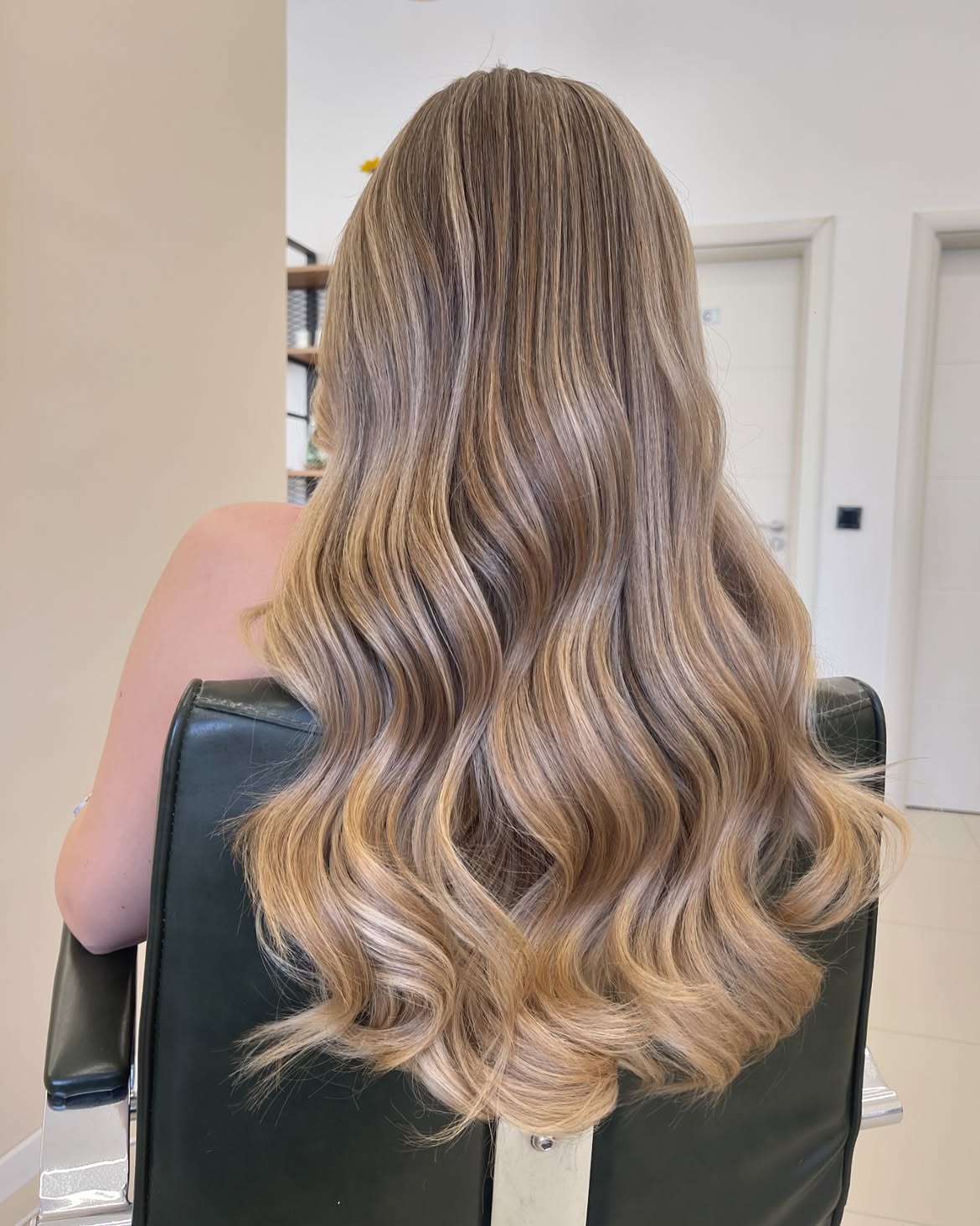 5X5 HD Lace Front Wig T4/27 Rooted Honey Blonde Balayage color 180% Density 18inch-32inch